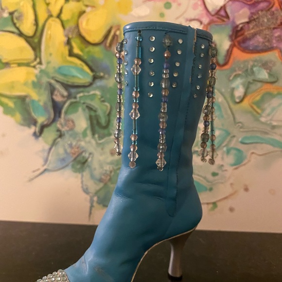 Just the Right Shoe by Raine beautiful boot called Groovy Baby - Picture 3 of 5